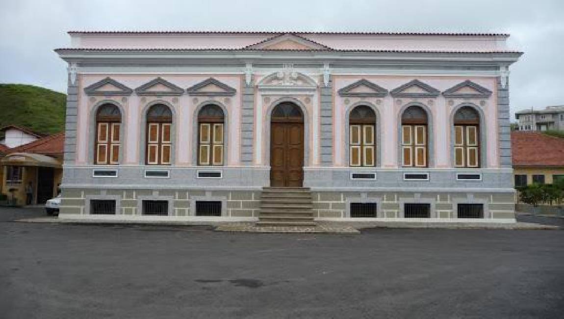 Foto da fachada do hospital Flávio Leal